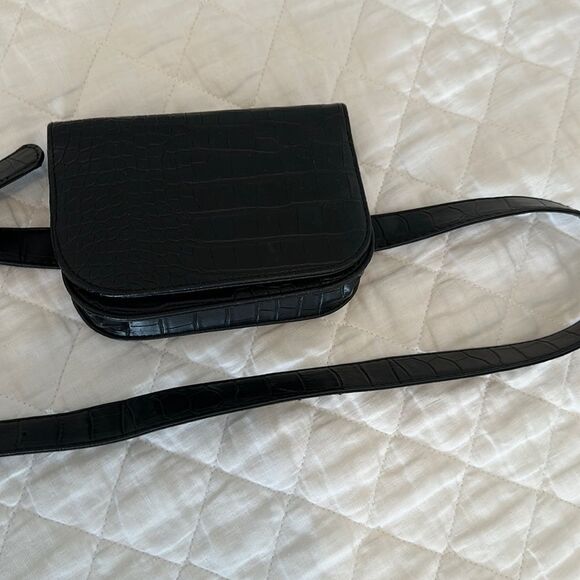 NWOT Women's Mini Waist Belt Bag/Fanny Pack in Black Crocodile Pattern - Picture 5 of 12